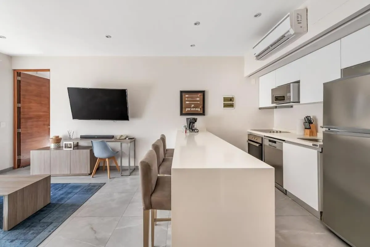 Luxury Condo 1Bd Apt Ac Pool Gym Cinema Playa del Carmen