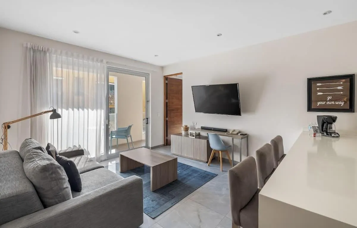 Luxury Condo 1Bd Apt Ac Pool Gym Cinema Playa del Carmen