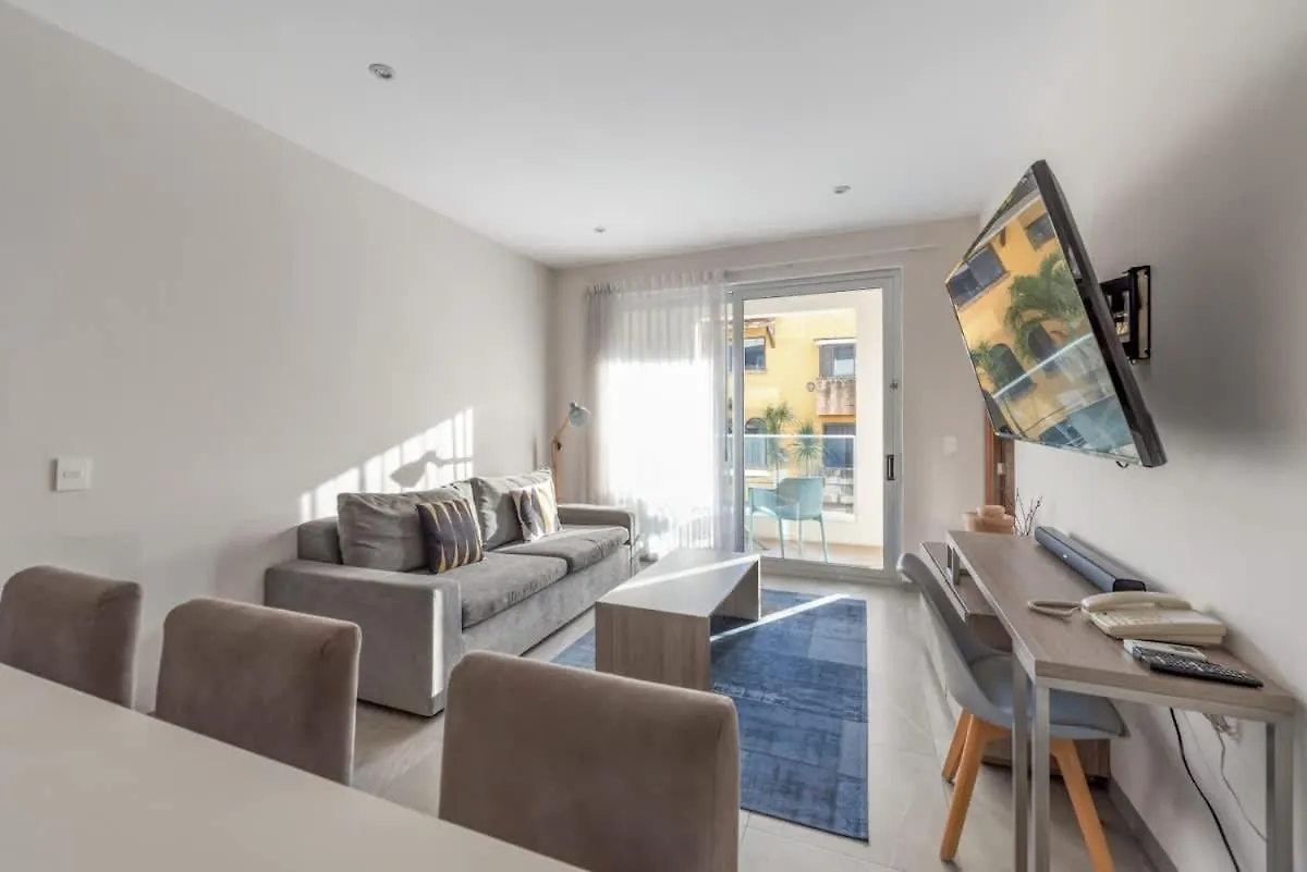Luxury Condo 1Bd Apt Ac Pool Gym Cinema Playa del Carmen Apartment