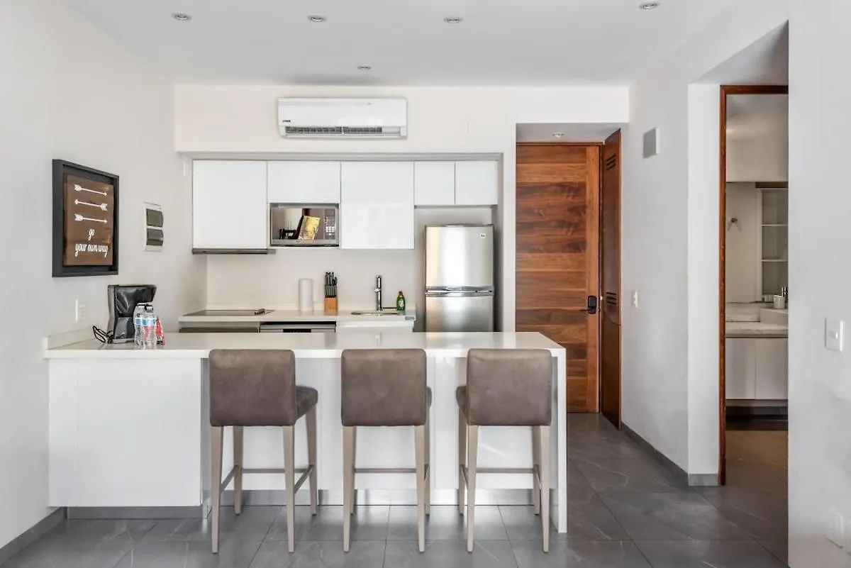 Luxury Condo 1Bd Apt Ac Pool Gym Cinema Playa del Carmen